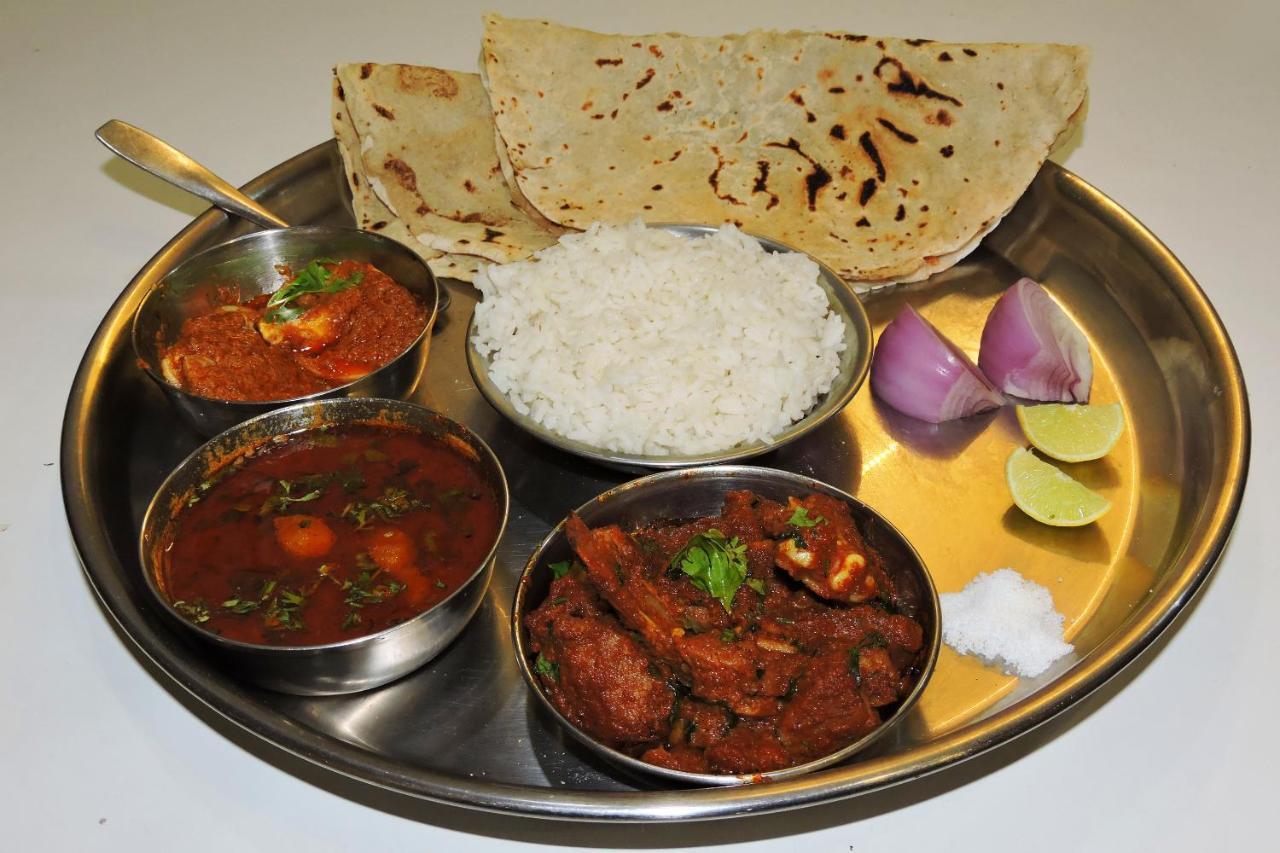 Capital O 46218 Royal Cottage Suite Kanpur Bagian luar foto